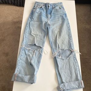 Zara Jeans | Size:4 | Type: straight legged baggy jeans with holes in both knees